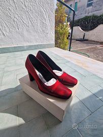 Scarpe rosse eleganti