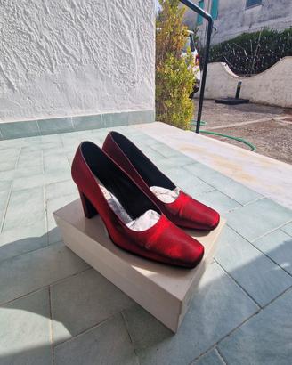 Scarpe rosse eleganti