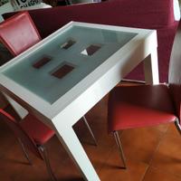 Tavolo moderno allungabile con sedie