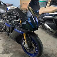 Yamaha R1 m