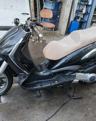 PIAGGIO BEVERLY 250ie TOURER RICAMBI!!!