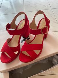 Sandali rossi scamosciati