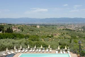 Rustico / Casale di 482 m² con più di 5 locali e b