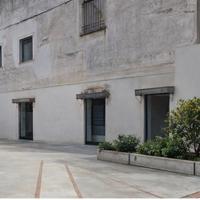 Corso umberto i: 100 mq con 120 mq spazio esterno