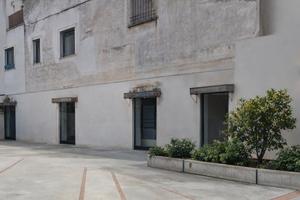 Corso umberto i: 100 mq con 120 mq spazio esterno