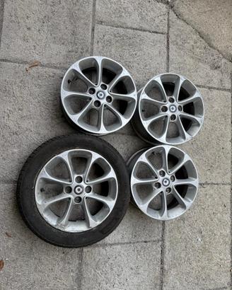 4 CERCHI IN LEGA SMART 15”
