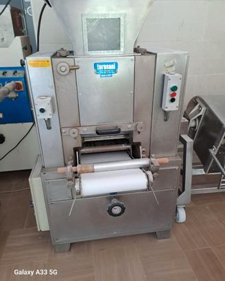 Sfogliatrice automatica per pasta fresca