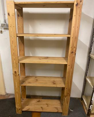 Scafali in legno