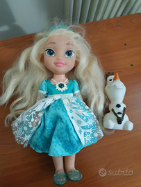 Bambola Elsa Frozen che canta