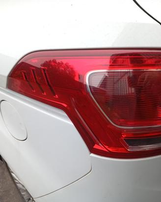 Fanale posteriore sinistro Ford b max anno 2013