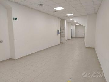 Immobile di 700 m² con 5 locali a Sanremo