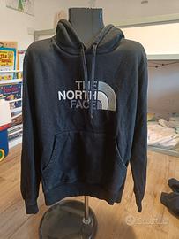 felpa nera con capuccio