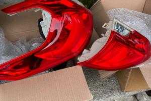 Fari posteriori peugeot 2008