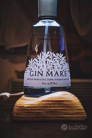 Lampada bottiglia Gin Mare e legno