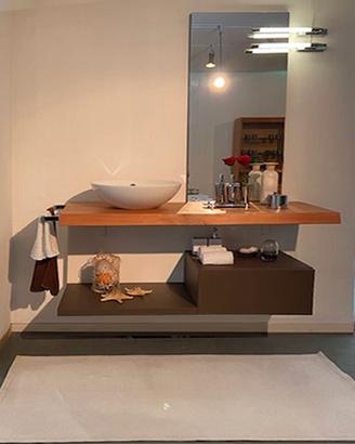 Mobile da bagno con piano in legno massello.
