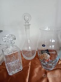 vaso bottiglia da vino e bottiglia da wiski