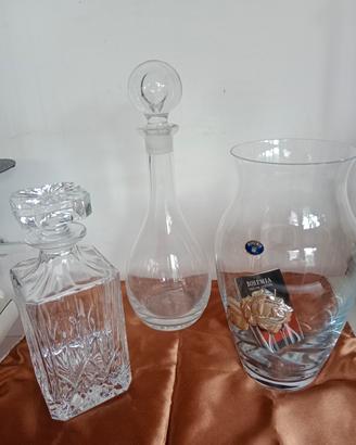 vaso bottiglia da vino e bottiglia da wiski