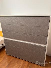 Moderna ampia cassettiera