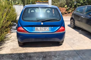 Lancia y 