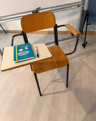 Sedia vintage con  scrittoio design industriale
