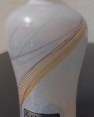 Vaso in vetro soffiato Rainbow di Kosta Boda
