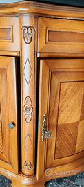 Mobiletto ad angolo in legno