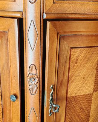 Mobiletto ad angolo in legno