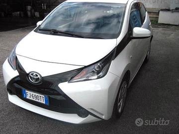 Toyota Aygo 1.0 VVT-i 69 CV 5 porte x-cool FINANZI