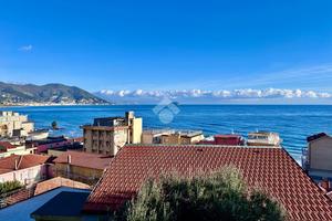 2 LOCALI A LAIGUEGLIA