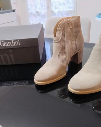 scarpe stivaletti Nero Giardini numero 39