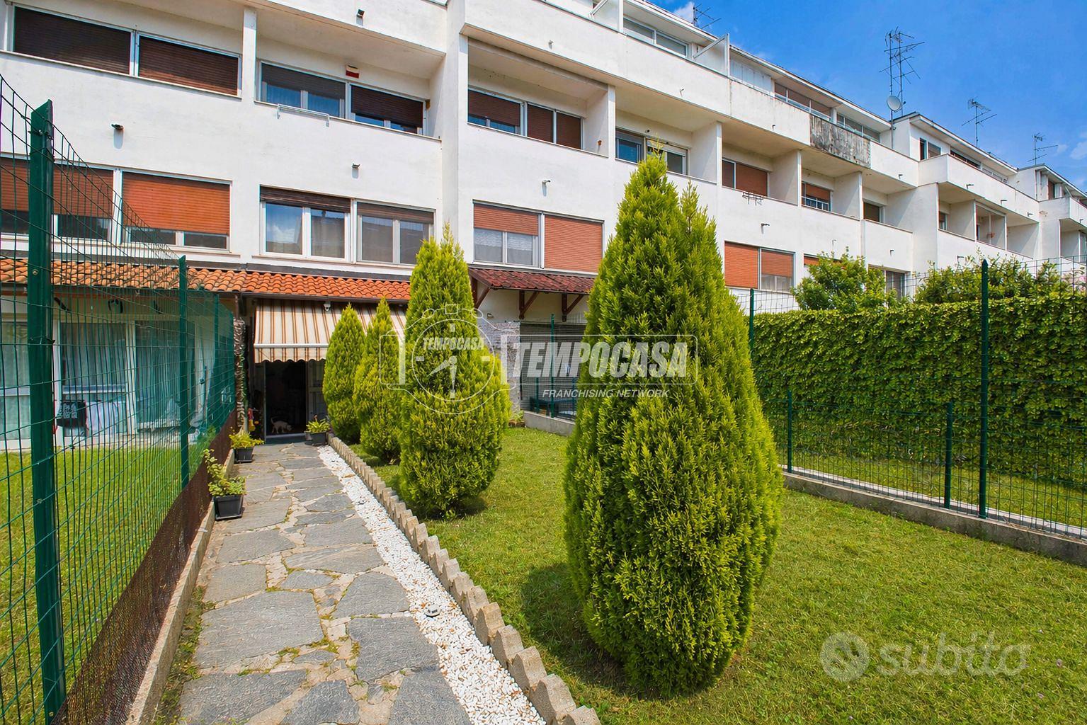 VILLA A SCHIERA , CON BOX IN ZONA S.AGABIO !!!