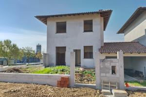 Villetta indipendente a schiera libera su 3 lati