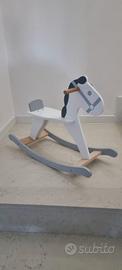 dondolo in legno