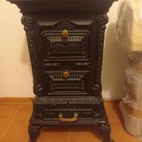 Antica stufa francese in ghisa