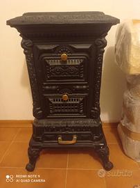 Antica stufa francese in ghisa