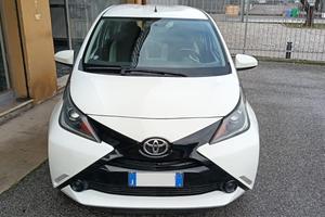 TOYOTA Aygo 1.0 VVT-i 69 CV 5 porte x-play - 2016