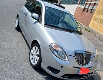 Lancia ypsilon 1.2 benzina Immatric. 12.12.2010