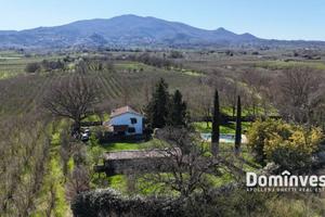 Rustico / Casale di 184 m² con 4 locali a Soriano 