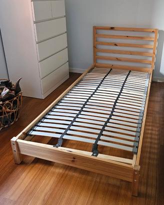 Coppia di letti singoli Tarva Ikea con materasso