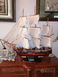 Galeone in legno H. M. S. Bounty 