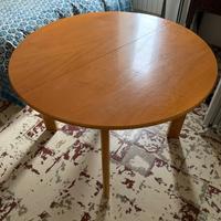 tavolo rotondo allungabile in legno chiaro