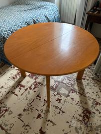 tavolo rotondo allungabile in legno chiaro