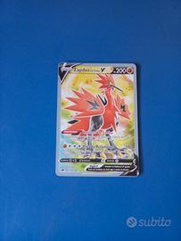 carta pokemon zapdos V.