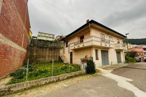 Casa indipendente su due livelli