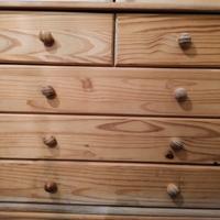 Cassettiera di legno massello a 5 cassetti