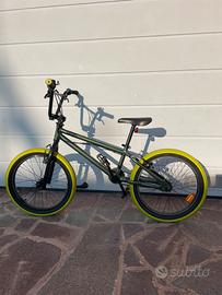 BMX bicicletta