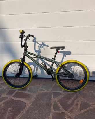 BMX bicicletta
