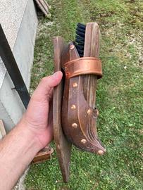 Spazzola pulisci scarpe vintage in legno