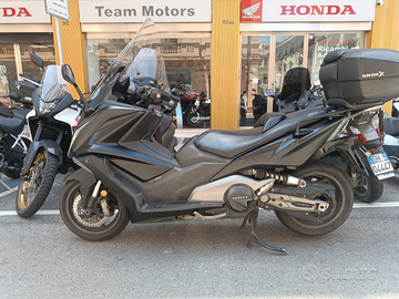 Kymco AK 550