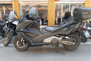Kymco AK 550